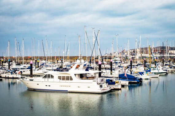 Hausboote in Irland für zwei bis 12 Personen Hausboote in Irland für zwei bis 12 Personen