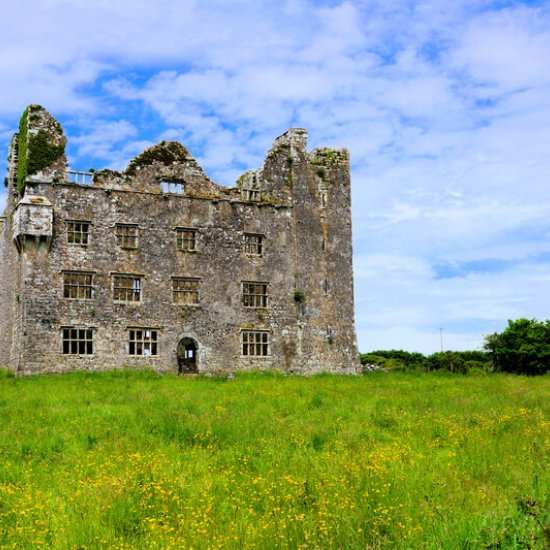 Leamaneh Castle